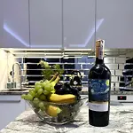 Hanza Tower Times Square Apartment *